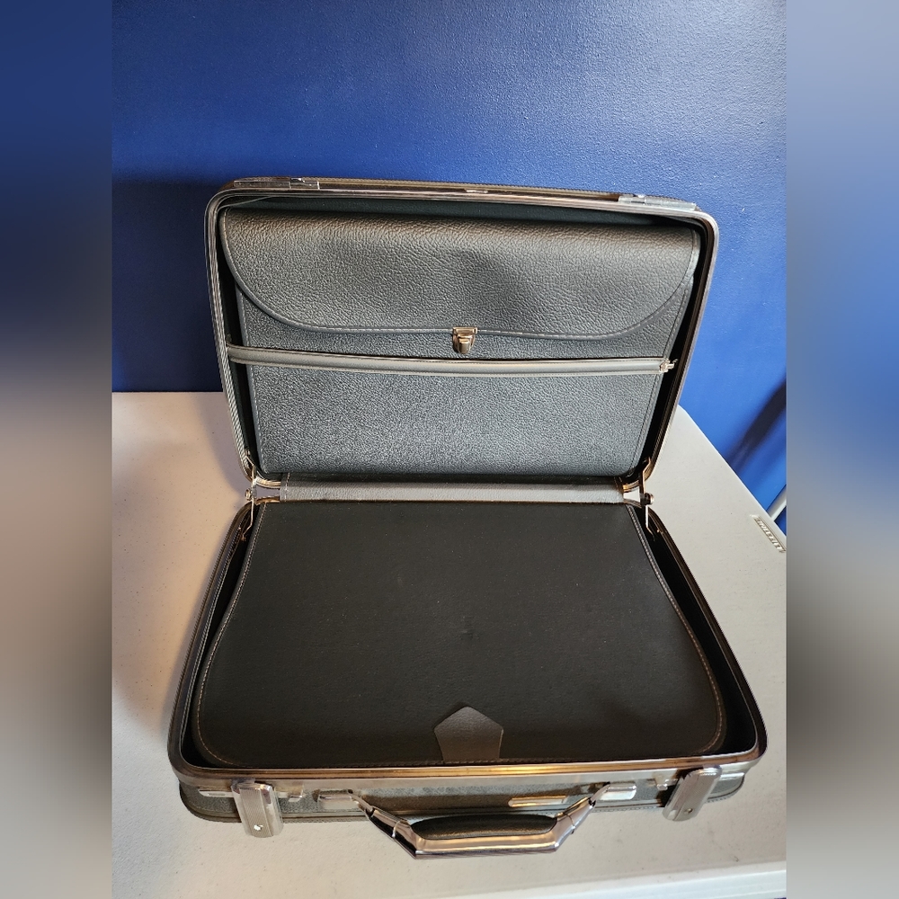American tourister brief case
